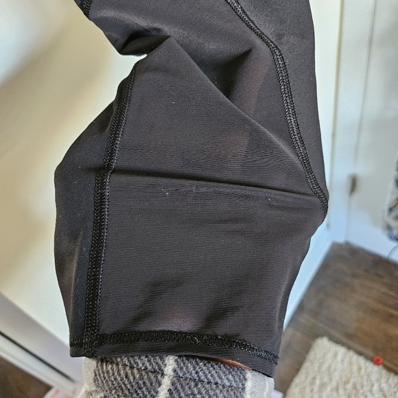 VGUC Athleta All in Crop Leggings Phone & zip Pockets Size Small Black - Picture 9 of 16